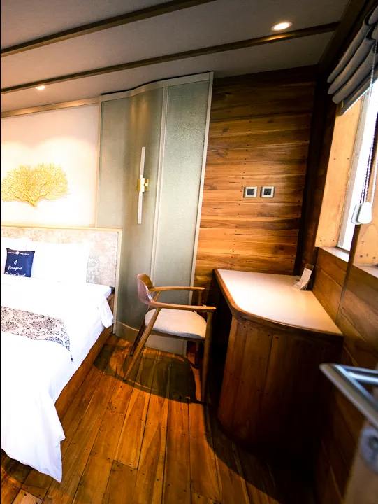 luxury liveaboard komodo cabin