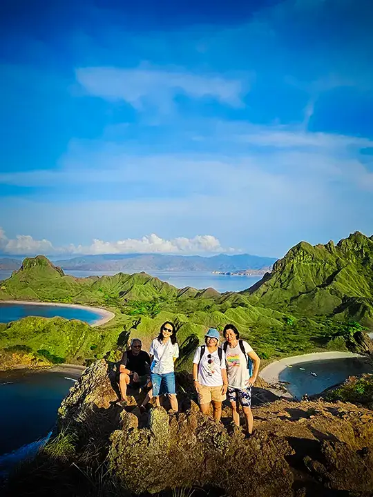 luxury liveaboard komodo padar island hike